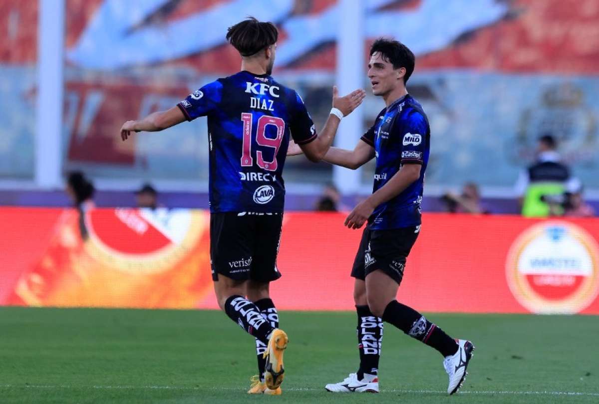 Lautaro Díaz (izq.) y Lorenzo Faravelli se encuentran en el equipo ideal de la Copa Sudamericana 2022.