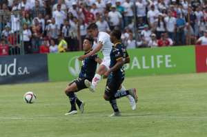 Jos&eacute; Cevallos fue uno de los m&aacute;s destacados en la &lsquo;U&rsquo;, convirti&oacute; la tercera diana ante Independiente del Valle. Foto: Fernando Sandoval / El Tel&eacute;grafo