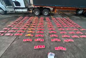 La Polic&iacute;a Nacional decomis&oacute; 350 kilos de coca&iacute;na durante un operativo antidrogas realizado en Mont&uacute;far, Carchi.