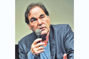 Trayectoria. Oliver Stone ha ganado tres premios Oscar y cinco Globos de Oro por sus controversiales largometrajes.