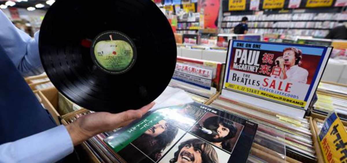 La fiebre de los discos de vinilo ha llevado a los relanzamientos de discos de grupos como The Beatles o solistas como Gloria Gaynor, entre otros.  