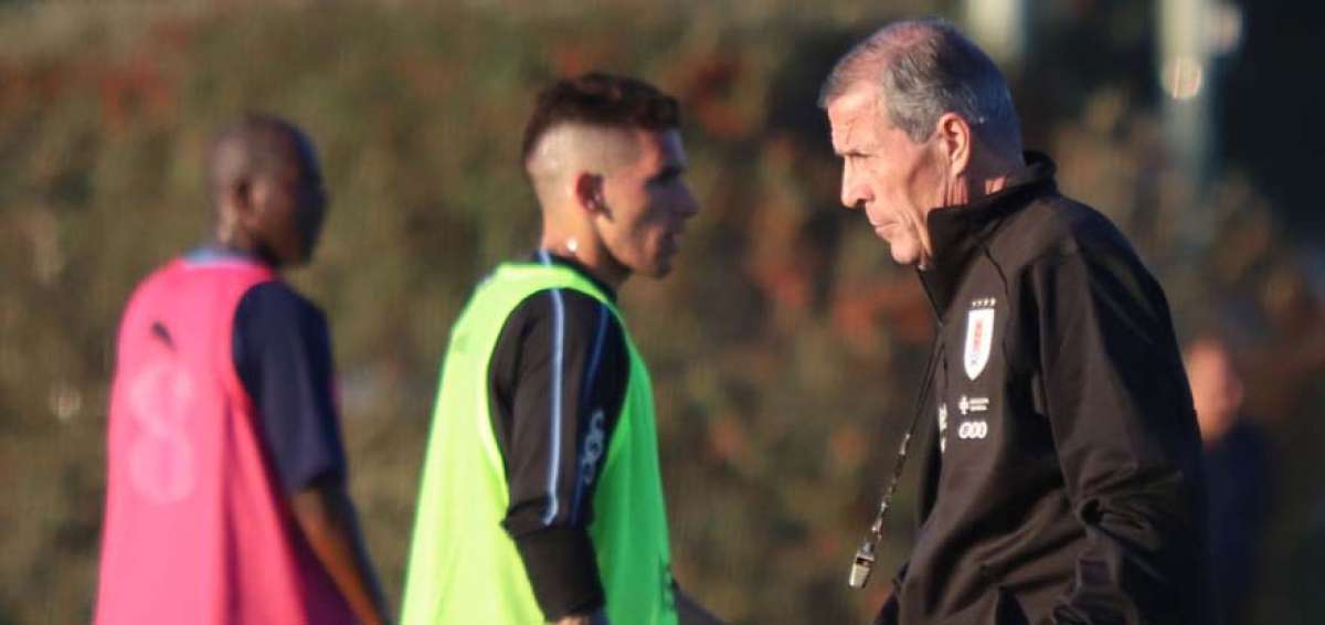 Uruguay se entrena con 23 jugadores a la espera de Su&aacute;rez, God&iacute;n y Cavani