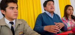 Representantes de la FESE ofrecieron declaraciones en la sede la UNE.