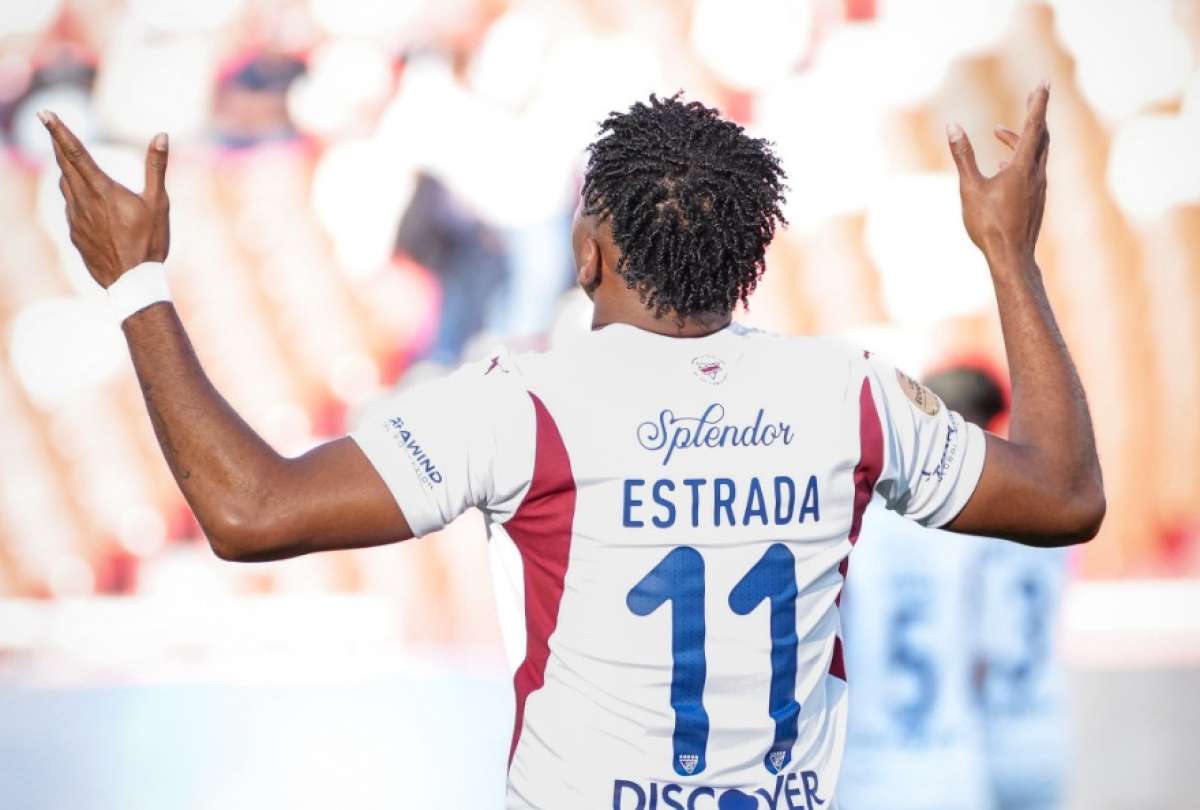 Con doblete de Estrada, Liga asegura la fase de grupos de Libertadores