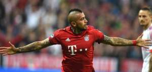 Bayern dobleg&oacute; al Benfica con gol del 'Rey' Vidal