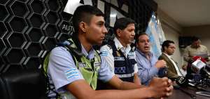 Luis Lalama (centro), comandante de la ATM, y el agente &Eacute;rick &Aacute;lamos (izquierda) no se pronunciaron sobre el hecho ocurrido el s&aacute;bado pasado.