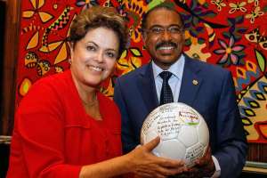 Dilma Rouseff (i.) est&aacute; segura que el Mundial ser&aacute; todo un &eacute;xito. Foto: AFP