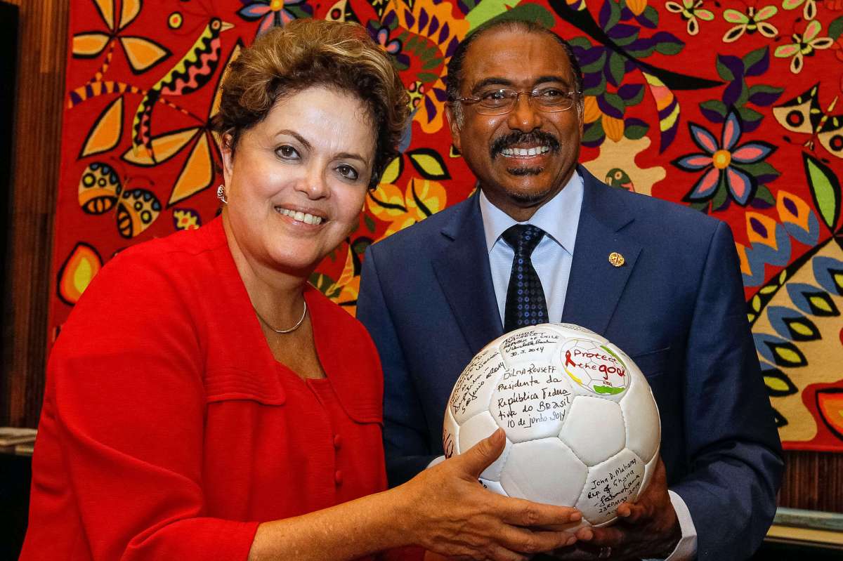 Dilma Rouseff (i.) est&aacute; segura que el Mundial ser&aacute; todo un &eacute;xito. Foto: AFP