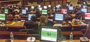 En el plenario de ayer la mayor&iacute;a parlamentaria no vot&oacute; de manera org&aacute;nica ni unida. En las computadoras del ala de Alianza PAIS (AP) hubo votos a favor, en contra y abstenciones.