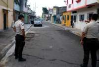 Los dos agentes fueron asesinados en el Guasmo Sur.