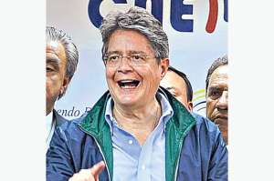 La oposici&oacute;n present&oacute; su pregunta al CNE