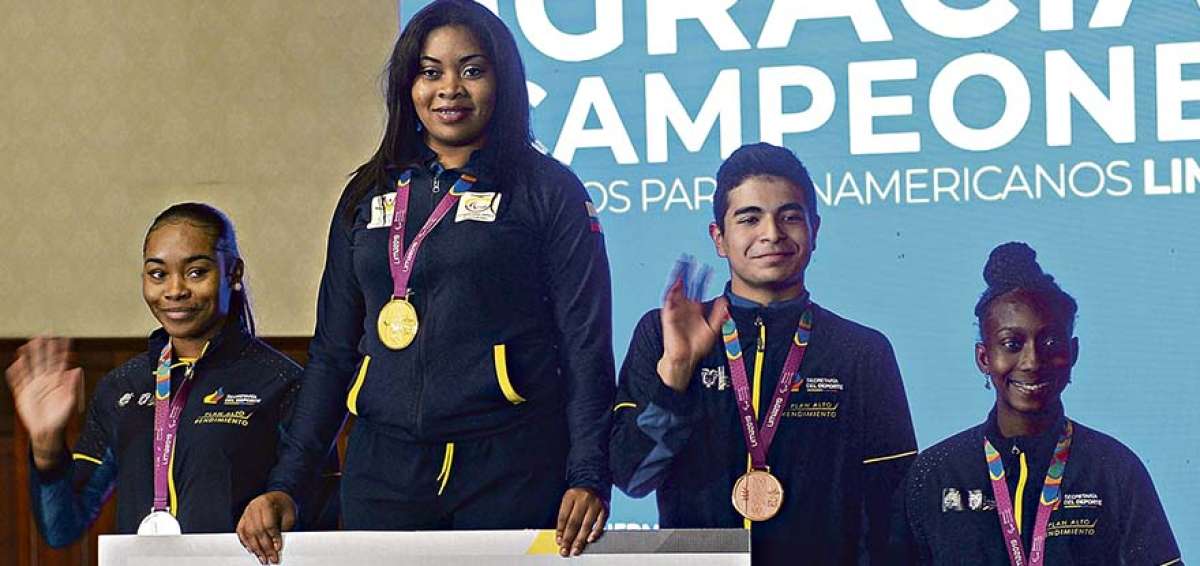 Los deportistas ecuatorianos recibieron ayer un incentivo econ&oacute;mico del Gobierno en el Palacio de Carondelet, en Quito.