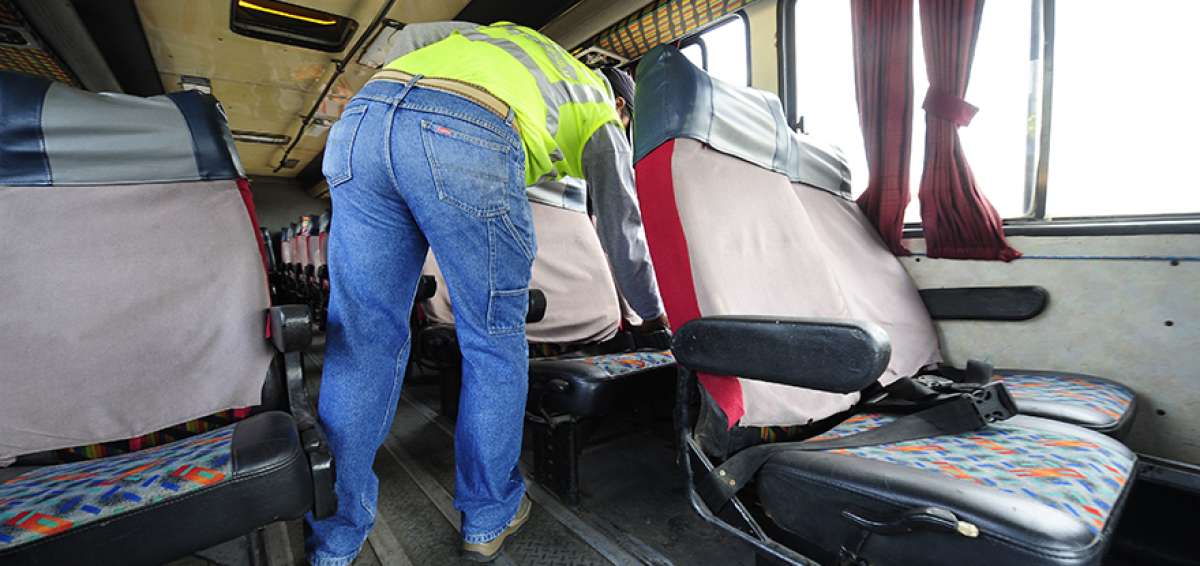 Los cinturones de seguridad son uno de los requisitos indispensables que deben cumplir los expresos escolares durante la revisi&oacute;n t&eacute;cnica vehicular. 