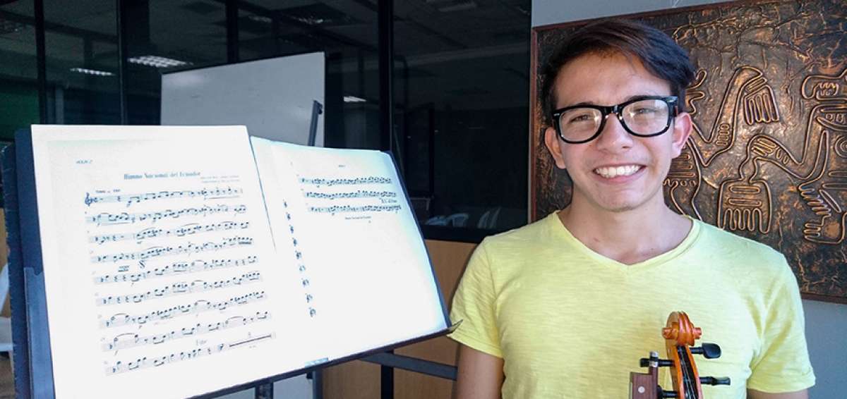 El viol&iacute;n es la pasi&oacute;n de este joven m&uacute;sico mantense