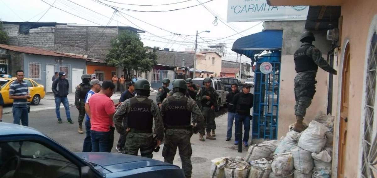 Cuatro patrullas de la Armada participaron en el operativo la ma&ntilde;ana del mi&eacute;rcoles.