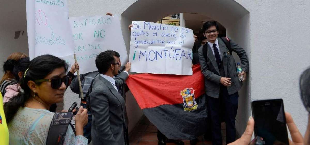 El presidente del Consejo Estudiantil, Gonzalo Criollo (der.), fue el &uacute;nico al que se le asign&oacute; una instituci&oacute;n con modalidad presencial, pero apelar&aacute; la decisi&oacute;n.