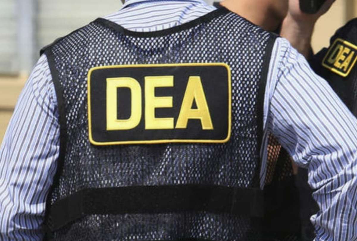 El exdirector de la DEA en México es investigado por supuestas relaciones con el narcotráfico.