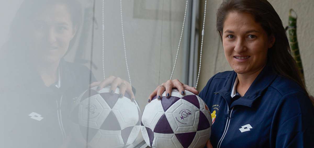 Melanie Guti&eacute;rrez juega f&uacute;tbol desde los 6 a&ntilde;os. Junto a su hermano mayor ingres&oacute; a una academia de f&uacute;tbol, donde fue la primera mujer.