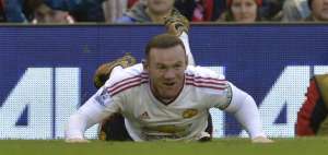 Rooney y De Gea lideran el triunfo del United ante el Liverpool