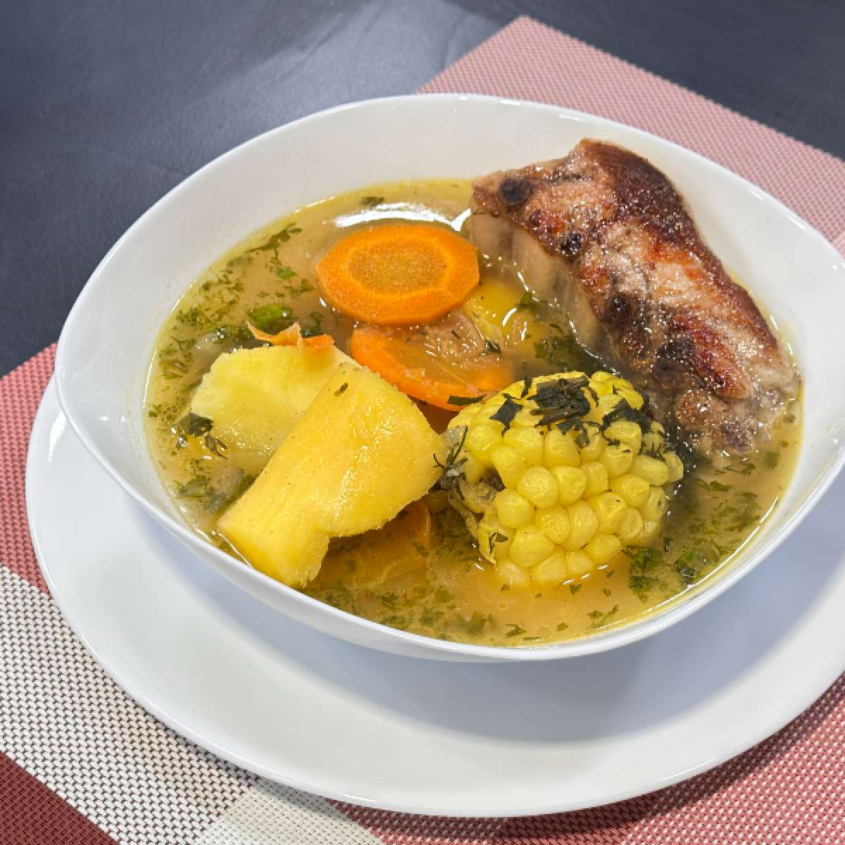 Caldo de Costilla Quiteño
