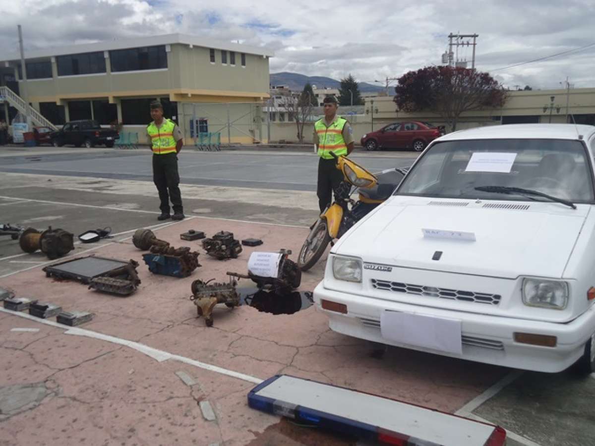 En el Chunchi se realiz&oacute; el allanamiento de un local, donde se encontr&oacute; un veh&iacute;culo reportado como robado, varias piezas de motores y herramientas. Foto: Elizabeth Maggi / El Tel&eacute;grafo