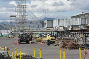 Construcci&oacute;n de la Plataforma donde el Papa dar&aacute; la misa. FOTO: Jhon Guevara / EL TEL&Eacute;GRAFO