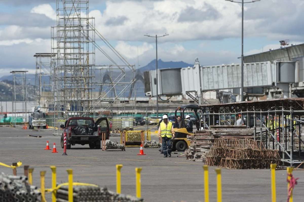 Construcci&oacute;n de la Plataforma donde el Papa dar&aacute; la misa. FOTO: Jhon Guevara / EL TEL&Eacute;GRAFO