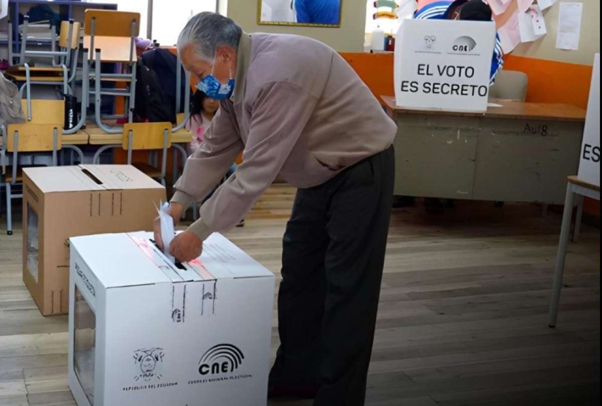 Consulta Popular y referéndum 2025 ¿Quiénes tienen voto facultativo?