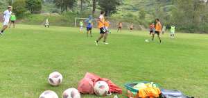 El equipo de f&uacute;tbol est&aacute; bajo la administraci&oacute;n de la familia G&oacute;mez-Chimbo. El sue&ntilde;o de ellos es llegar al f&uacute;tbol profesional; sus jugadores viven en el complejo como forma de pago.