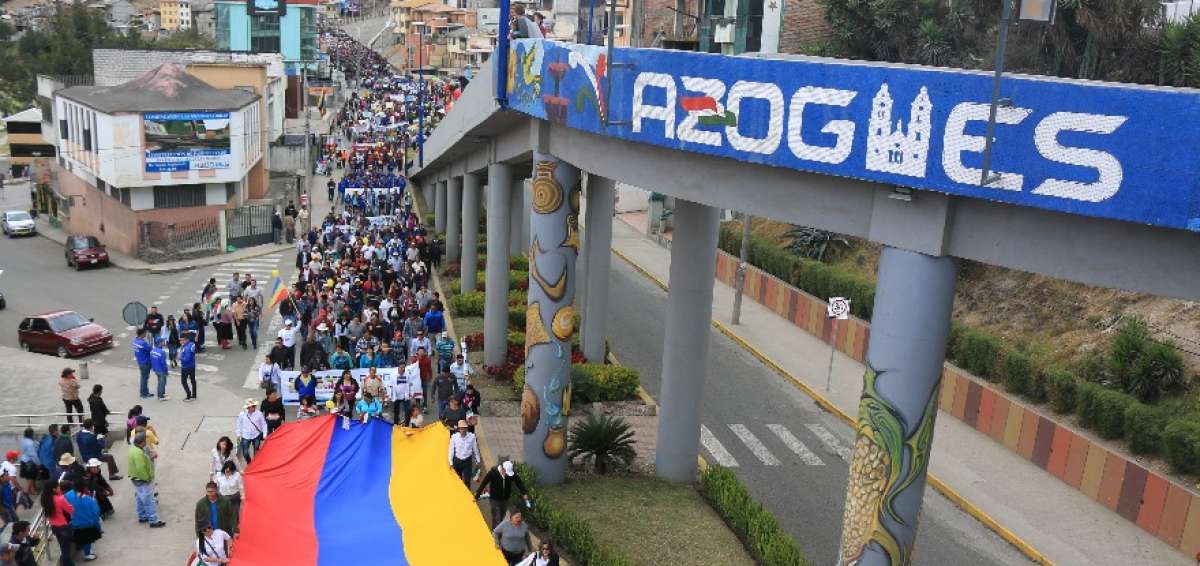 Ca&ntilde;arejos marchan en defensa de territorios en conflicto con otras 2 provincias