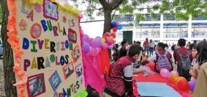 Estudiantes de la Unidad Educativa Fiscal Olmedo, del cant&oacute;n Montecristi, participaron en concurso de peri&oacute;dico mural La flor de septiembre.