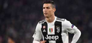 Cristiano sufre una lesi&oacute;n de "leve" en su muslo derecho