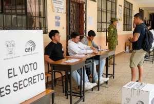 El CNE seleccionó a miembros de las Juntas Receptoras del Voto (MJRV) en el Referéndum y Consulta Popular 2025