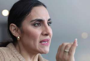 Un juez del Tribunal Contencioso Electoral ratificó la suspensión de derechos políticos de Verónica Abad y le impuso una multa económica.
