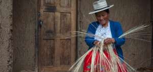 Una treintena de artistas-artesanos vendieron sus productos en Carondelet