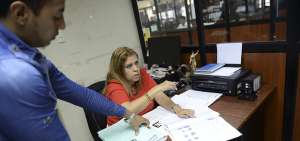 La fiscal Margarita Neira pidi&oacute; a la Polic&iacute;a Judicial de la zona 8 que sea m&aacute;s diligente en la b&uacute;squeda del imputado.