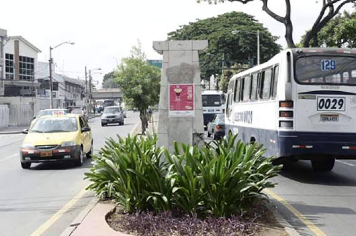 Las primeras esculturas que desaparecieron  fueron las que estaban cerca de la intersecci&oacute;n con la avenida Jhon F. Kennedy. Foto: Alfredo Piedrah&iacute;ta | El Tel&eacute;grafo