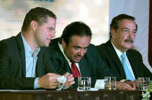 De Izq. a Der los dirigentes pol&iacute;ticos: Mauricio Rodas, Pa&uacute;l Carrasco y Jaime Nebot en el encuentro de Azuay. Foto: Fernando Machado / El Tel&eacute;grafo 