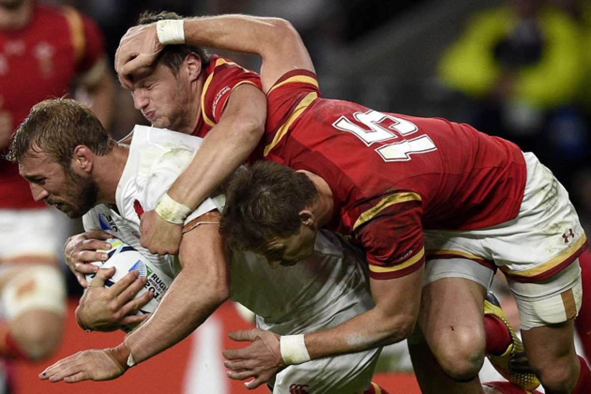 Gales se impuso por 28-25 al conjunto local en el grupo A. Tras esa derrota, Inglaterra complic&oacute; su clasificaci&oacute;n a los cuartos de final. 
