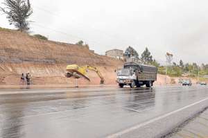 La remoci&oacute;n de tierras se encuentra en el barrio Chasual&oacute;, muy cerca del l&iacute;mite provincial. Foto: Roberto Ch&aacute;vez |  El Tel&eacute;grafo