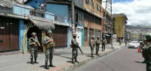 Militares apoyan controles en el sector La Mar&iacute;n