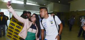 Aficionada se toma un selfie con Cristhian Noboa.