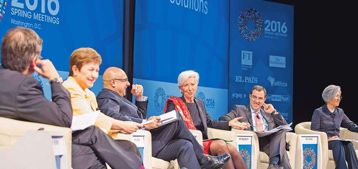 Christine Lagarde (centro), gerente del FMI, particip&oacute; en la primera sesi&oacute;n del organismo, donde se abord&oacute; la evasi&oacute;n tributaria.