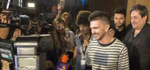 Juanes comenz&oacute; su promoci&oacute;n internacional en los pa&iacute;ses de Colombia y M&eacute;xico.