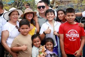 Presidente Noboa lidera firma de convenios para obras prioritarias en Gal&aacute;pagos