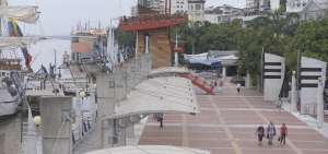 Ciudadanos y turistas que caminan por el Malec&oacute;n de la ciudad sienten esta ola de fr&iacute;o a diario.
