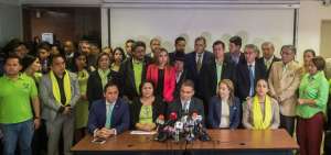 El bloque dio una rueda de prensa tras una larga reuni&oacute;n desarrollada este martes. 