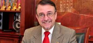 Enrique Ayala Mora acepta ser precandidato presidencial