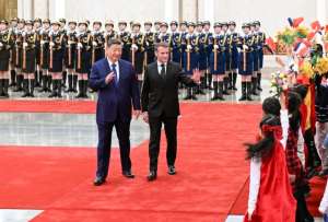 Xi Jinping, presidente de China, y Emmanuel Macron, de Francia, se reunieron este jueves en Beijing. 
