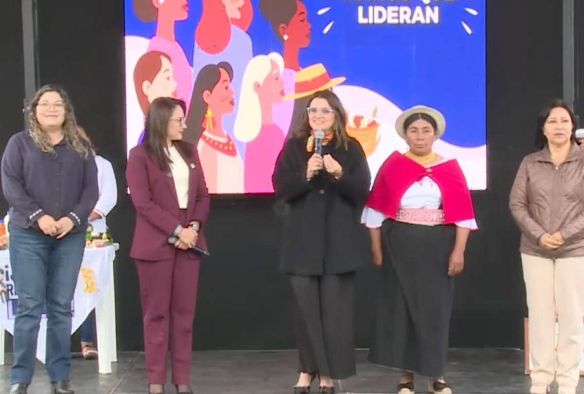 Mar&iacute;a Jos&eacute; Pinto durante su intervenci&oacute;n en el Encuentro de Mujeres, Manos que Lideran, realizado en Chimborazo.